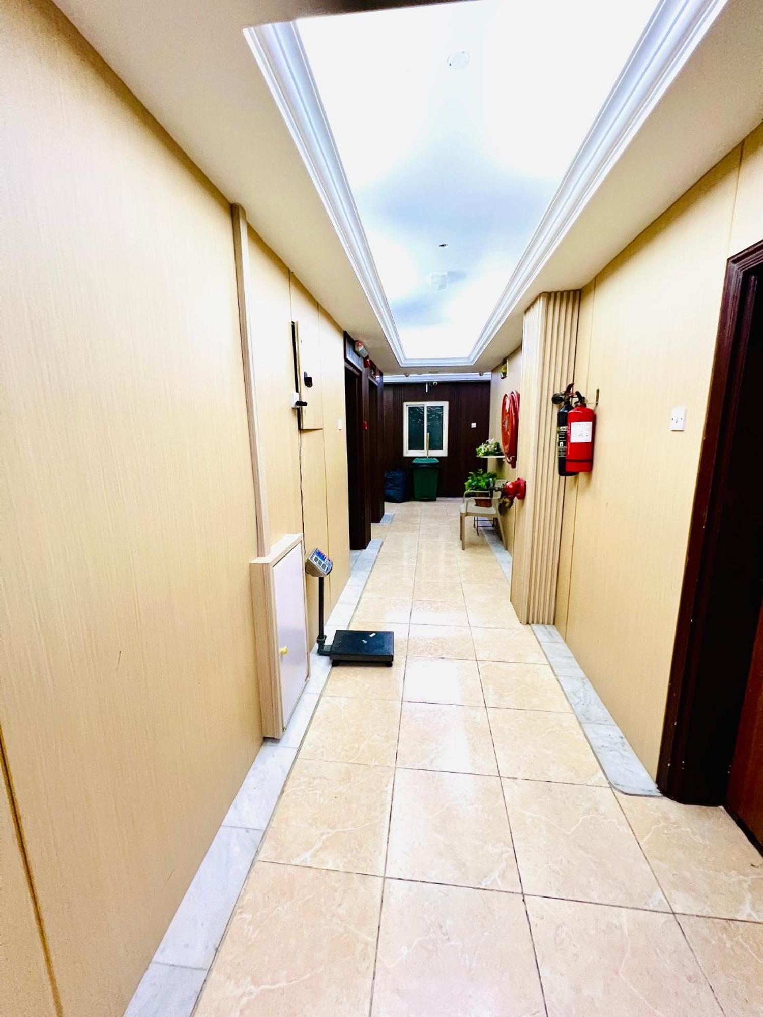 Al Ahrar Hotel Dubai Exterior photo